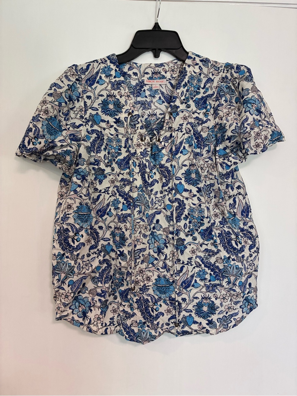 Knox Rose White Short-Sleeve Blouse with Blue Floral Print